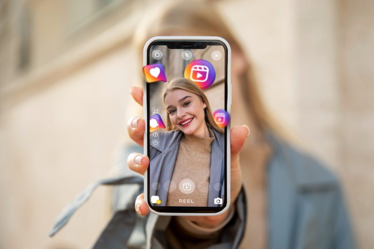 young-people-influencer-using-instagram-reels-for-marketing-apps